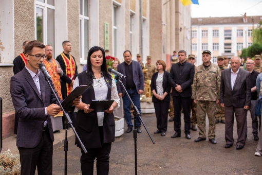 Наш обов'язок - пам'ятати. Коли ви будете проходити повз ці дошки, вони змусять вас задуматися та згадати хлопців, які віддали найцінніше - життя.